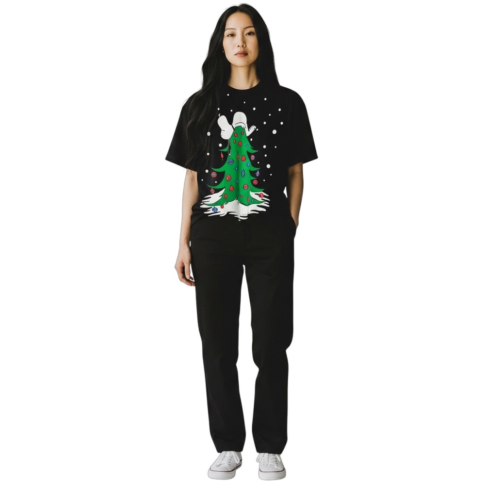 Snoopy Black Christmas Tree Graphic Tee L